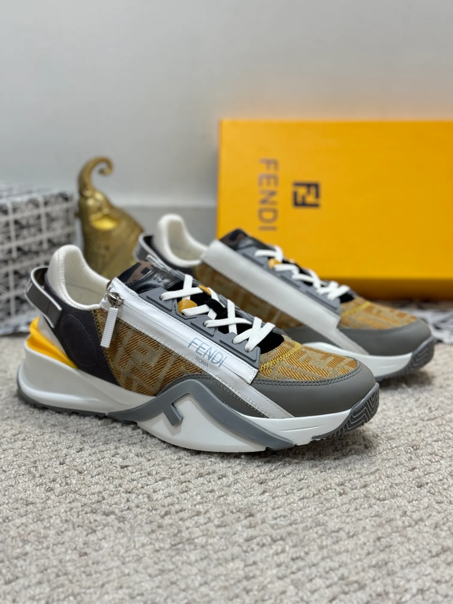 Men's men's shoes 💰520 [New style] 🦥🦥 Original quality - Fendi ◾️▫️F D🆕 Spring and summer new men's slip-on sneakers, with elastic straps, side zippers, and corrugated soles engraved with F. Embossed Fendi Flow lettering on the heel. Mixed material of high-tech fabric and black suede. FF graphic tongue. Ultra-light and wear-resistant EVA sole. Size: 38-44 (45 customized